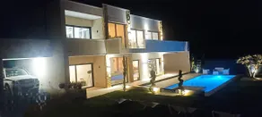 Contemporary 200 m² villa, swimming pool, billiards table - Image 3