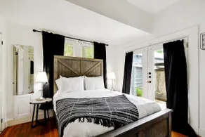 Beautiful Bungalow in Southtown - Image 2