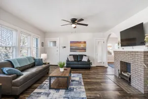 Large 2 Bed Apartment in The Heart of Canton - Image 2