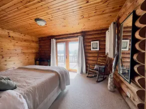 Peaceful Lakeview Cabin Stay On Private Peninsula - Image 3
