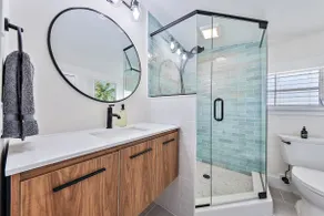 Sunny Boho Studio Apartment with Full Kitchen! - Image 4