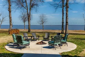 Lakefront Home on Monkey Island, Grand Lake. - Image 5