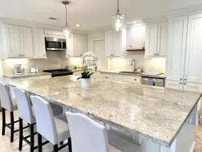 Newly Renovated Home, Centrally Located, Sleeps 10 - Image 3
