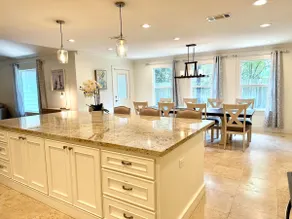 Newly Renovated Home, Centrally Located, Sleeps 10 - Image 2