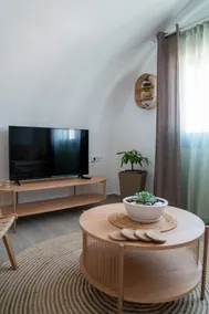 Castle View Suites - Modern Apt for 4 guests - Image 3