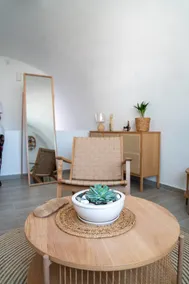 Castle View Suites - Modern Apt for 4 guests - Image 2