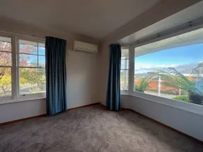 Tranquil Sunlit Retreat close to CBD and Airport - Image 5