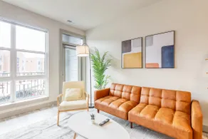 Comfy Spacious 2B2B | Gym & Pool - Image 4