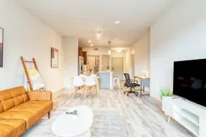 Comfy Spacious 2B2B | Gym & Pool - Image 3