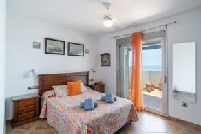 Beachfront penthouse with ocean views - Image 2