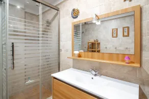 Beachfront penthouse with ocean views - Image 3