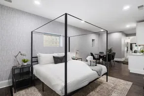 Luxe Studio w/ King Bed + Sofa | Walk to OSU/Bars - Image 2