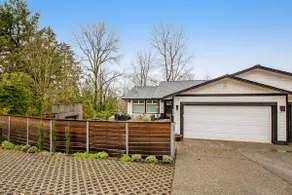 Newly Listed! Rare Modern Luxury in Milton - Image 5