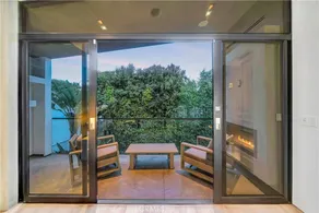 Modern 3 Bed 4 Baths Masterpiece - Image 4