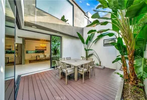 Modern 3 Bed 4 Baths Masterpiece - Image 3