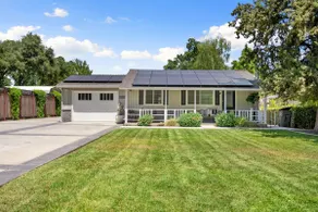 2-bedroom home in the heart of Loomis - Image 2