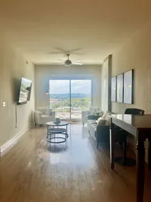 Dazzling Downtown 6th Street Apt, No Cleaning Fee - Image 4