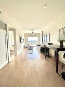 Dazzling Downtown 6th Street Apt, No Cleaning Fee - Image 3