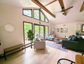 Relaxing Lake House w/ Amenities - Image 2