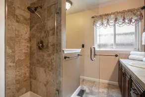 Lakefront Haven | Boat Rental | Sleeps 4 people - Image 5