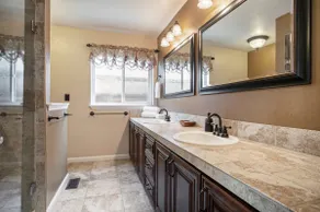Lakefront Haven | Boat Rental | Sleeps 4 people - Image 4