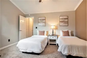 Serene Retreat | Boat Rental | Sleeps 6 people - Image 4
