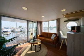 Houseboat - Image 2