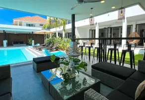 Lux & Spacious Pool Villa in Charming Neighborhood - Image 2