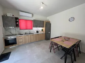 Modern Stylist House for Friends - Image 3