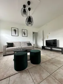 Apartment in charming villa 10 min from airport - Image 4