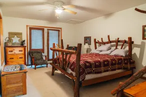 Klineys Cabin - Image 2