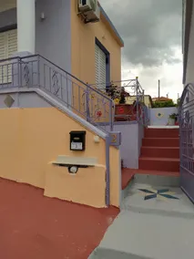 Traditional detached house with yard in Kalamata - Image 4