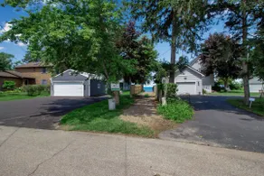 House by Lake Erie beach access. Large yard space - Image 5