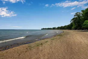 House by Lake Erie beach access. Large yard space - Image 4