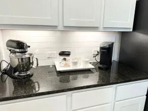 Ol Army Escape - Modern 4BR 3BA Home - Image 3