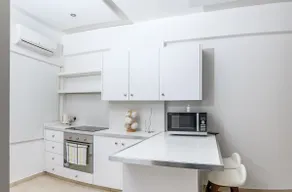 Nayla’s Central 2 Bedroom Apartment Nearby Beach - Image 5
