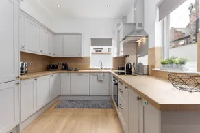 Modern & Stylish Home at the corner of famous Penny Lane in Liverpool - Image 5