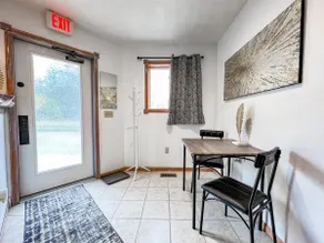 The Cozy Office— walkable to downtown - Image 3