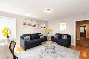 Central Charm | 1-BR + Free Parking - Image 3