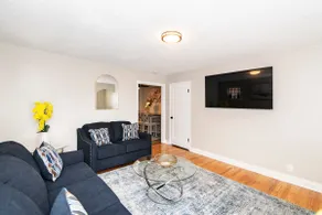 Central Charm | 1-BR + Free Parking - Image 4