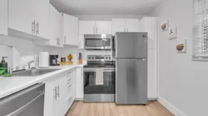 Chic 1BR Condo | Walk to Shops & Dining • Parking - Image 4