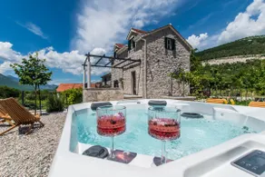 Villa Le Adria - Private HotTub - Free Beach Parking - Image 2