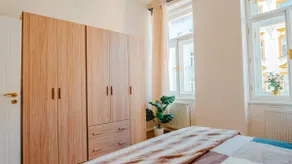 NEW Renovated Central Chic-Retreat Aprt w/ Balcony - Image 4