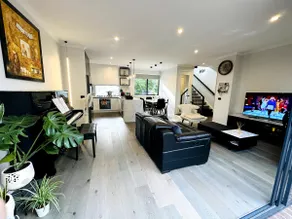 Holiday home near Chadstone with wifi - Image 2