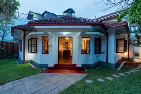Elegant Villa With Private Garden, Sleeps 12. - Image 3