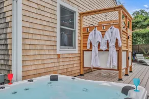 Priv. Hot Tub-King Bed-Fireplace-Season pond view - Image 3