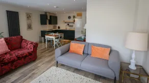 Spacious 1-bed apartment with super king or twin in central Charlbury, Cotswolds - Image 4