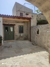 Catis Stone Home - Image 4