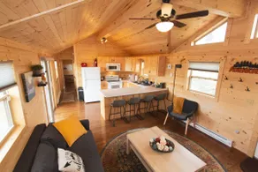 Peaceful & Cozy Cabin in Private Forbes Park - Image 2