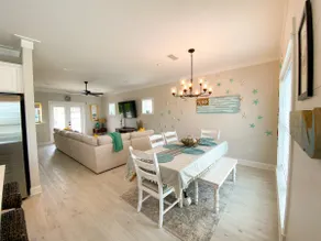 Cozy Beach House, Pool, Easy access to Beaches - Image 5